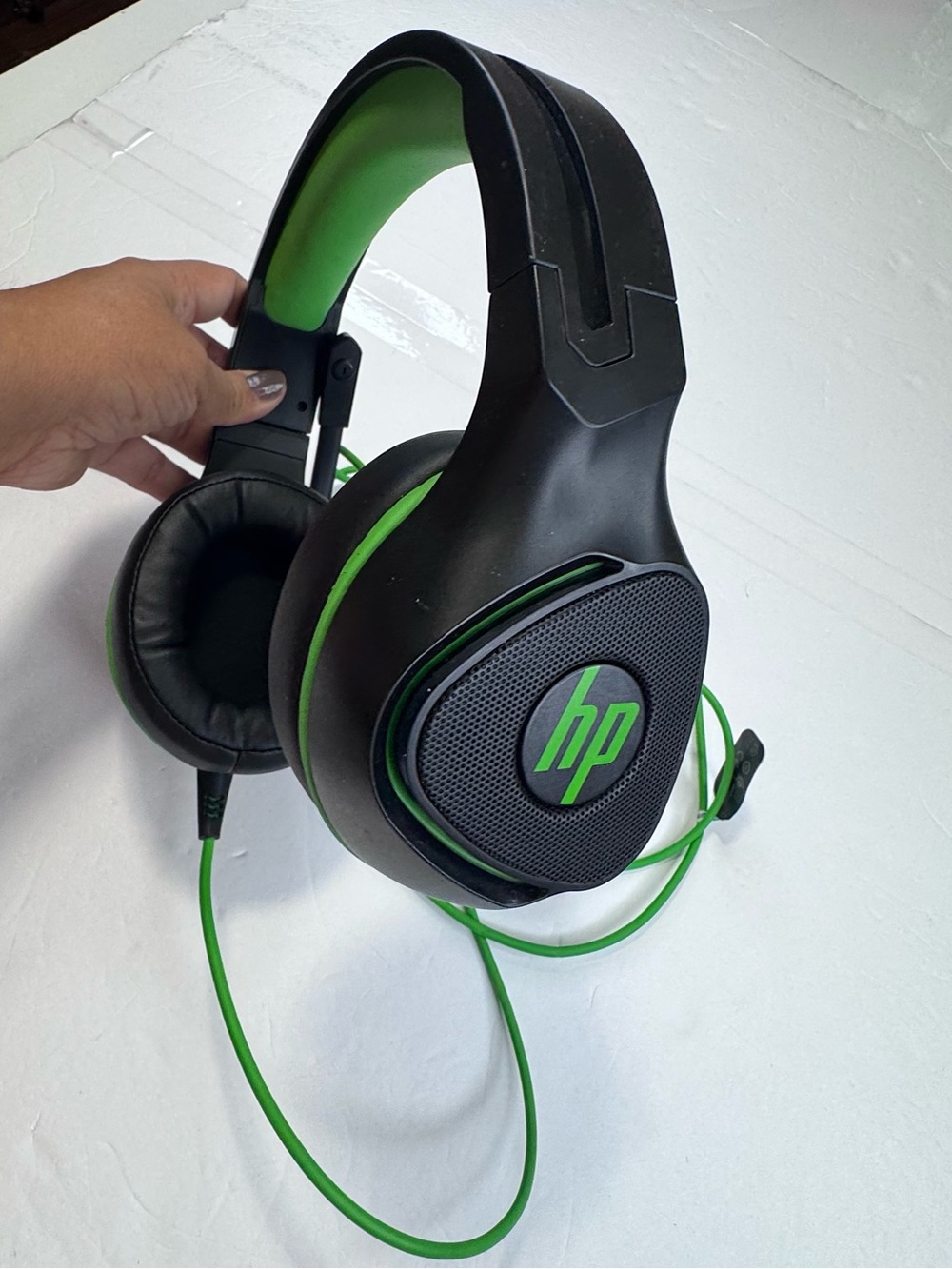 HP Wired Over-Ear Headphones Padded Black/Green 3.5mm Audio Jack Adjustable